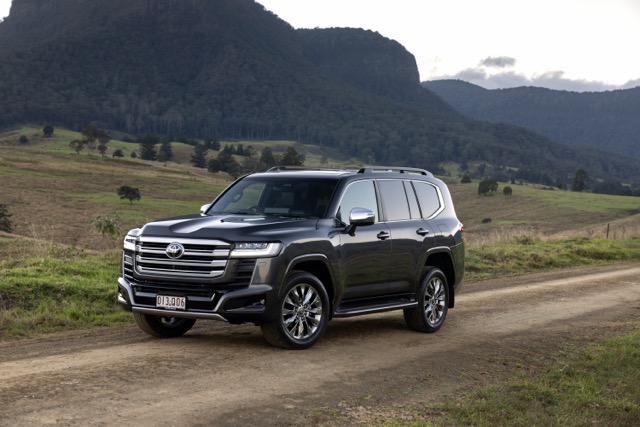Toyota LandCruiser 300 performance hybrid Sahara ZX front three-quarter view